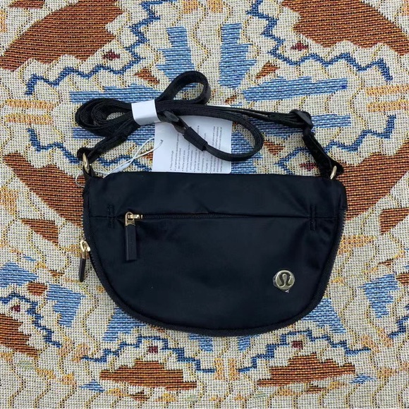 Lululemon All Night Festival Bag 2L Black and gold - Picture 1 of 6
